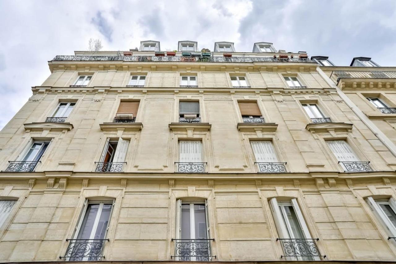 Cosy And Bright Located In 18 Parigi