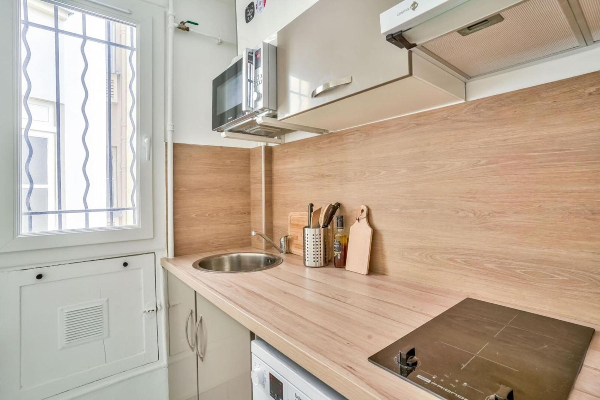 Cosy And Bright Located In 18 * Parigi